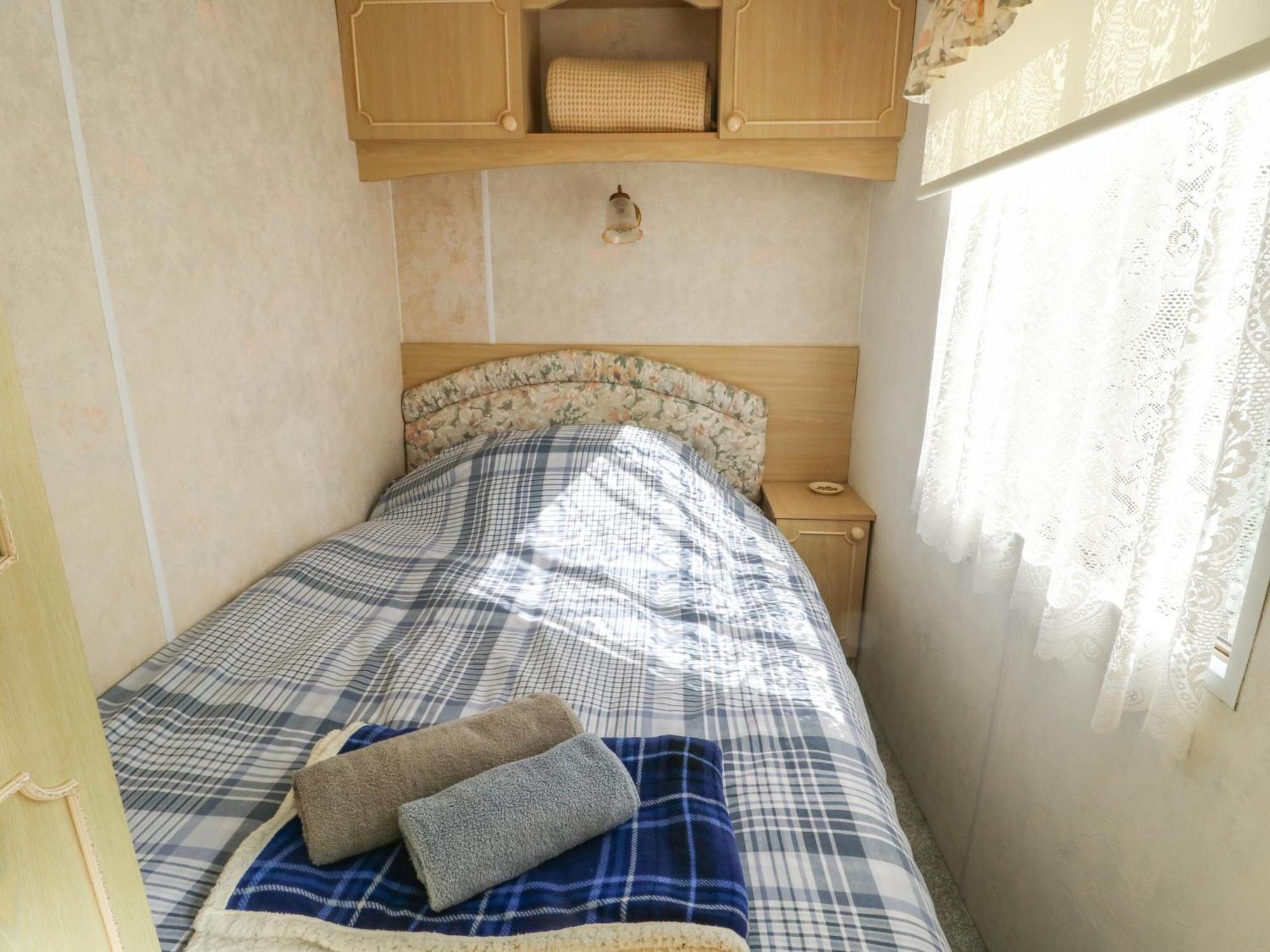 Fron Dderw Caravan Holyhead Buitenkant foto